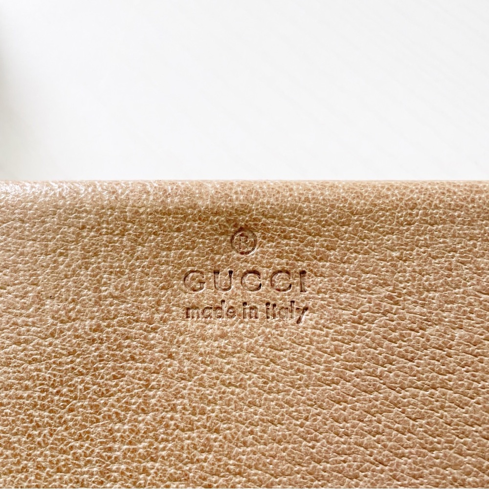 ❤️SOLD❤️Gucci tan leather embossed logo minimalist shoulder bag - Picture 3 of 12